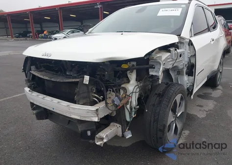 2018 Jeep Compass Latitude 4X4 z USA, uszkodzony, nr VIN 3C4NJDBB3JT126852